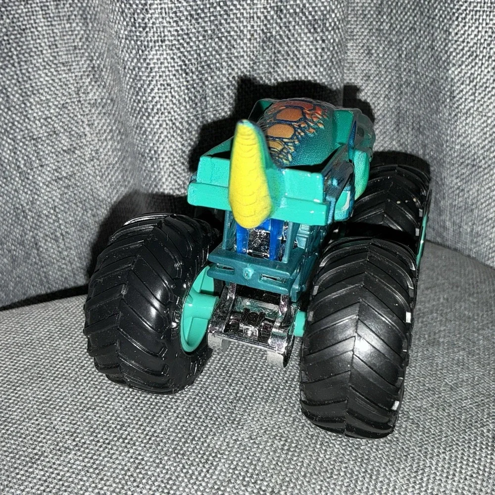 Hot Wheels Monster Trucks Live  Attack MEGA WREX  7/7 1:64 Diecast Dinosaur